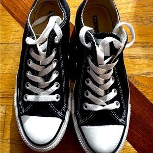 Converse size women’s 7